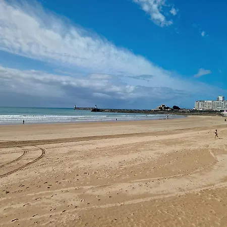 Face Aux Sables D'olonne Avec Balcon, Ascenseur Et Proximité Centre-ville - Fr-1-331-46